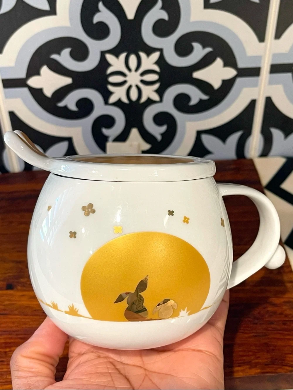STARBUCKS 2015 Round Lidded BUNNY RABBIT Tea Ceramic Cup 12oz White Gold RAR